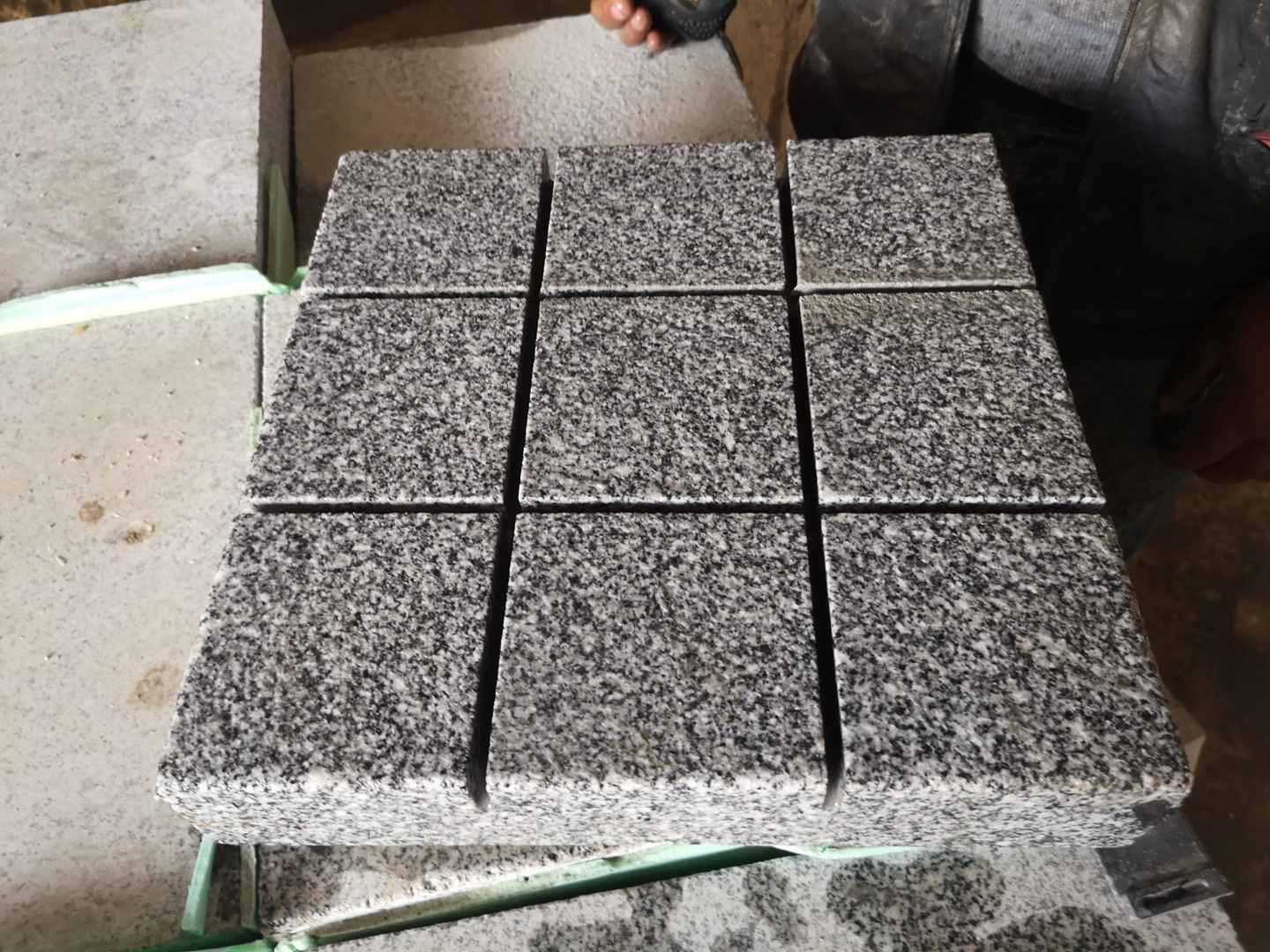 granit , granit kumu , granit döşeme , granit kaplama , granit bordür , granit mozaik , granit yol taşı