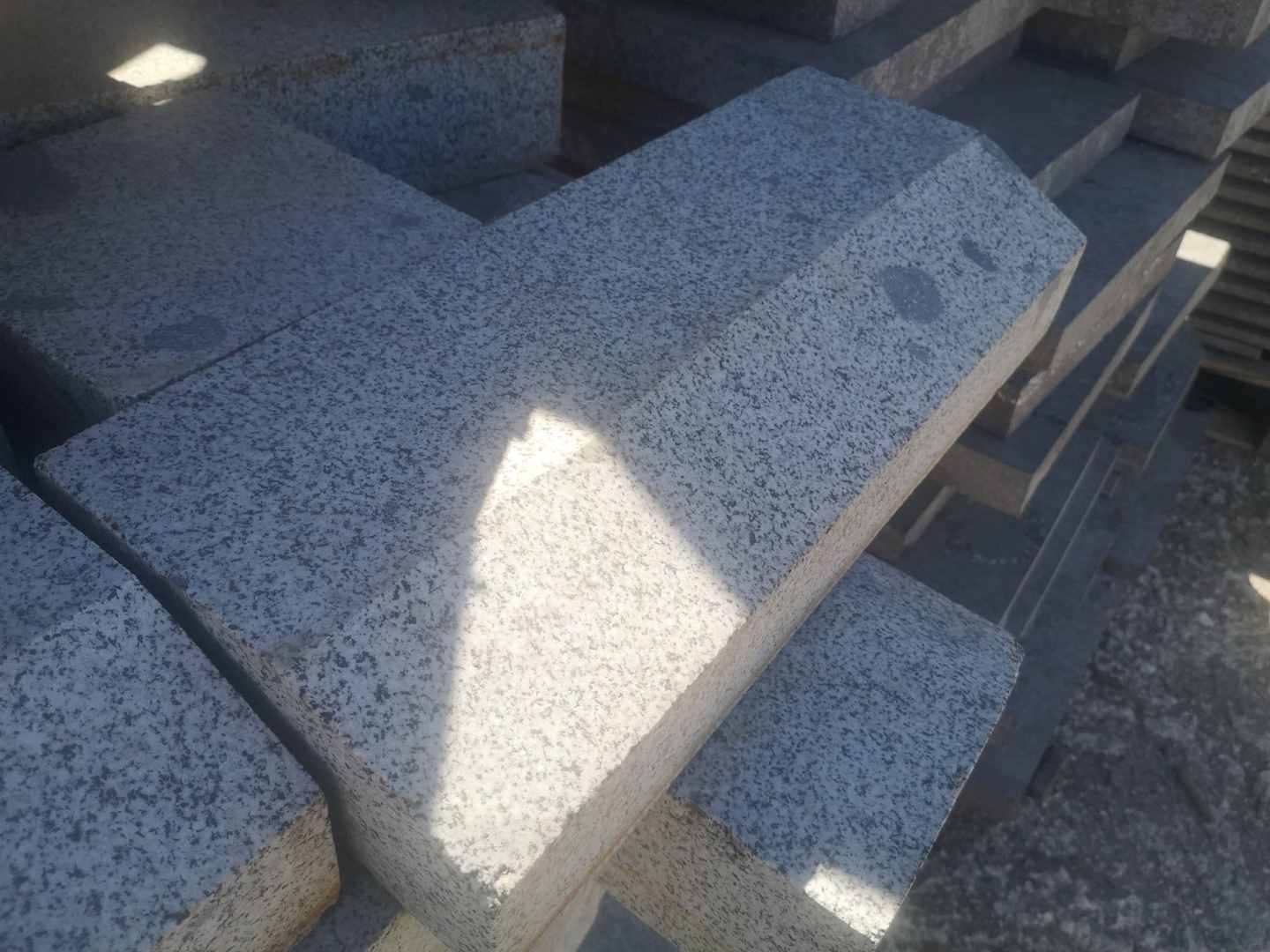 granit , granit kumu , granit döşeme , granit kaplama , granit bordür , granit mozaik , granit yol taşı