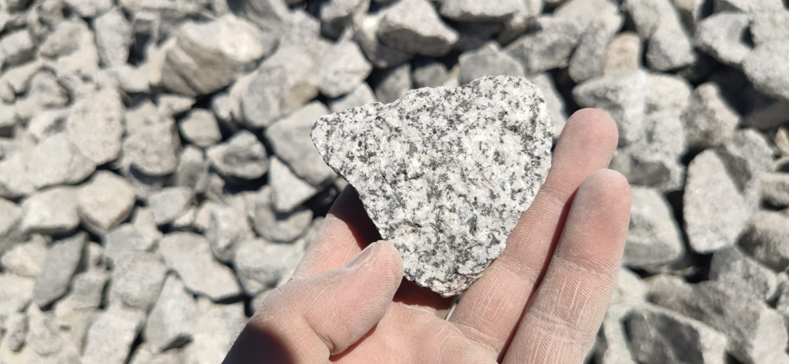 bazalt kumu , granit kumu , mozaik , mıcır , karo kumu , kilit taşı kumu , yapı kumları