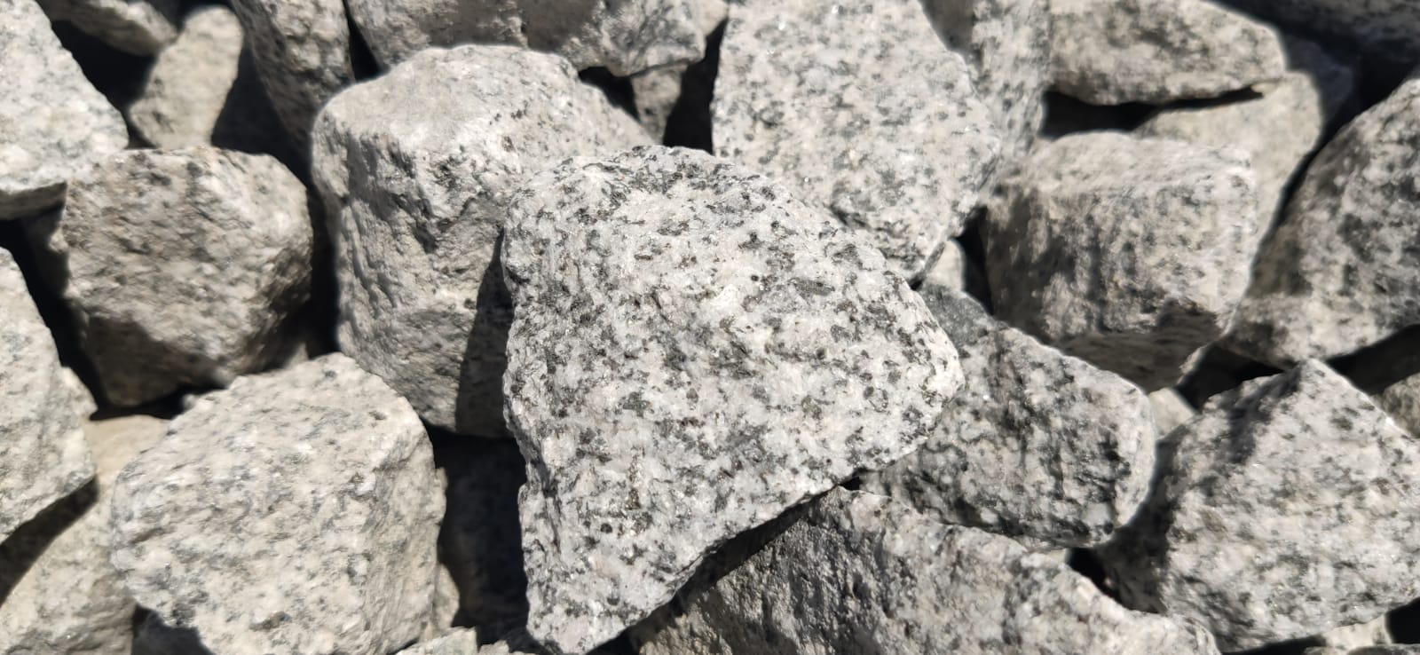 bazalt kumu , granit kumu , mozaik , mıcır , karo kumu , kilit taşı kumu , yapı kumları