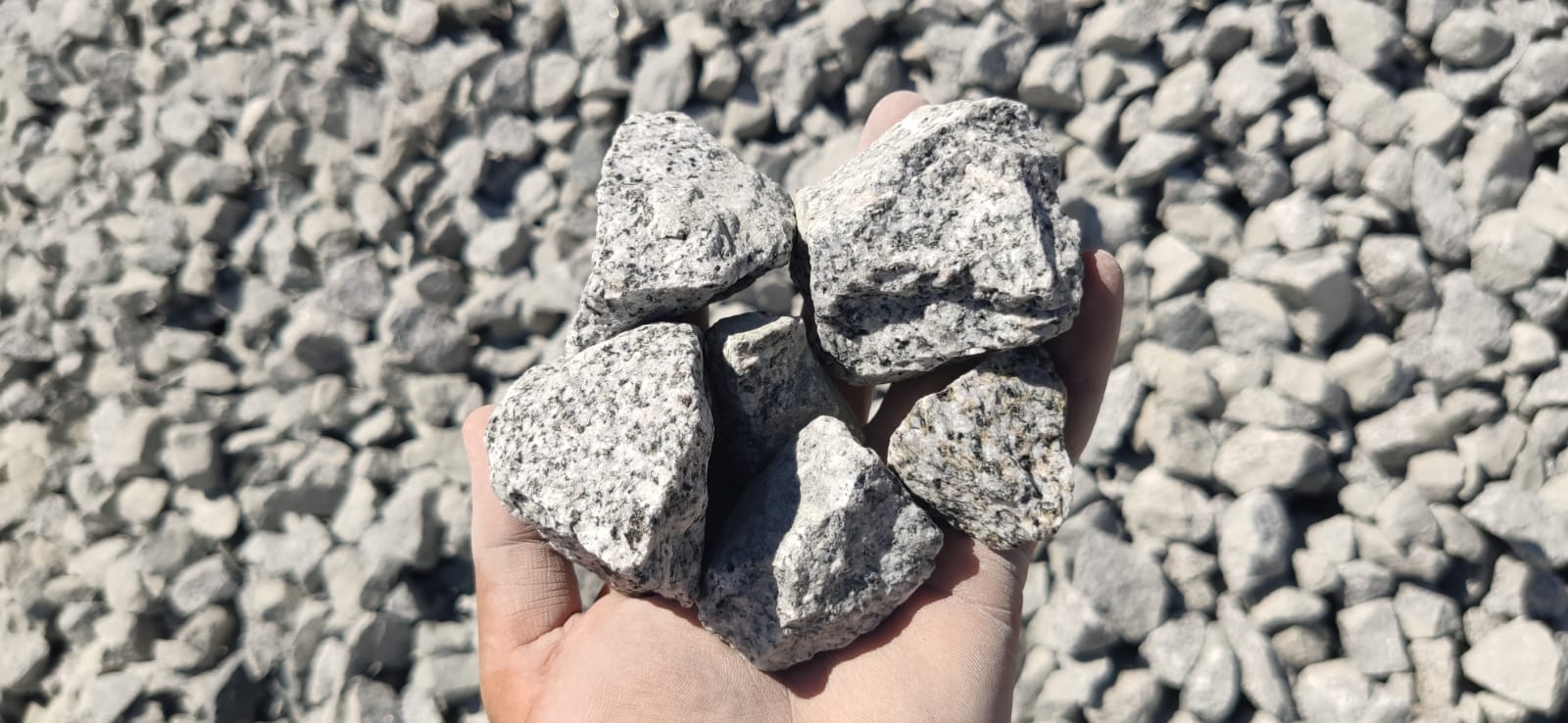 bazalt kumu , granit kumu , mozaik , mıcır , karo kumu , kilit taşı kumu , yapı kumları